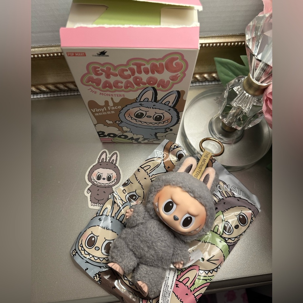 Labubu - Exciting Macaron - The Monsters - Sesame Bean